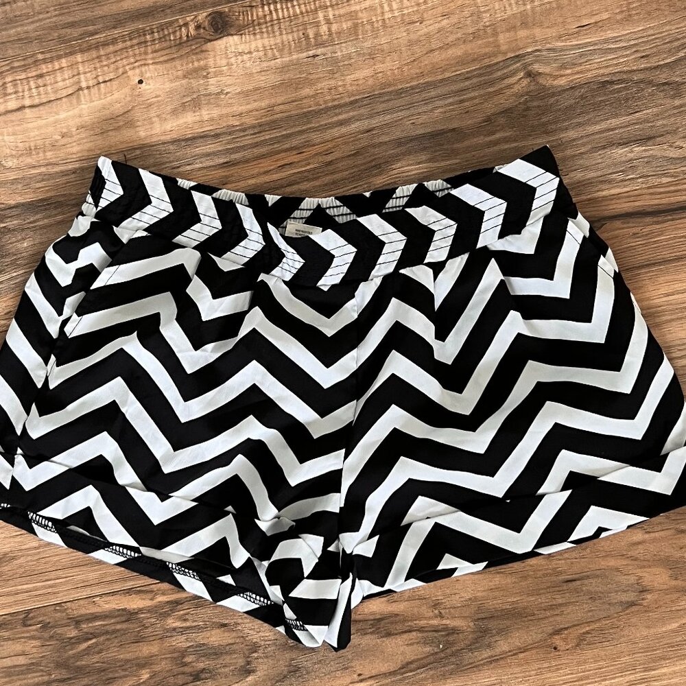 MNK Black and White Chevron Shorts Size S